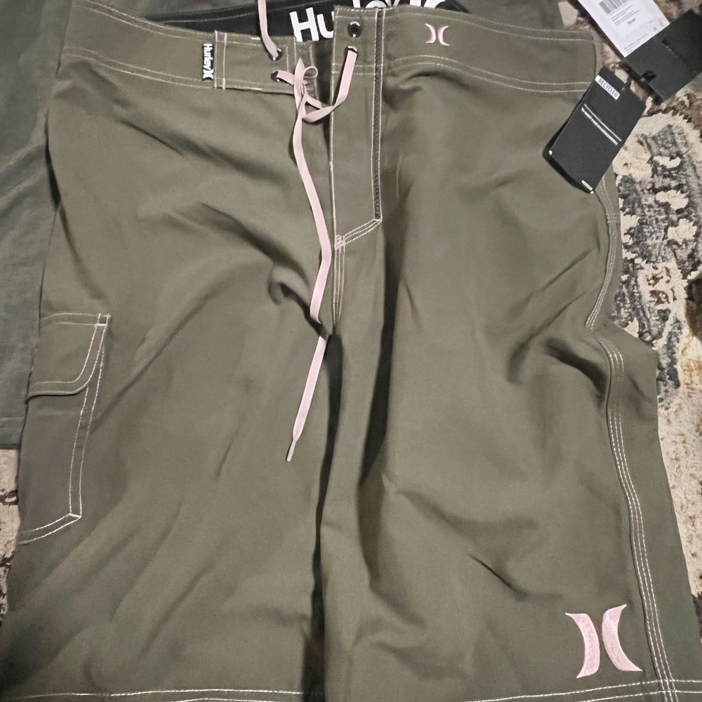 Hurley Olive Hybrid board shorts ‘22 long, never worn-with tags retails $40